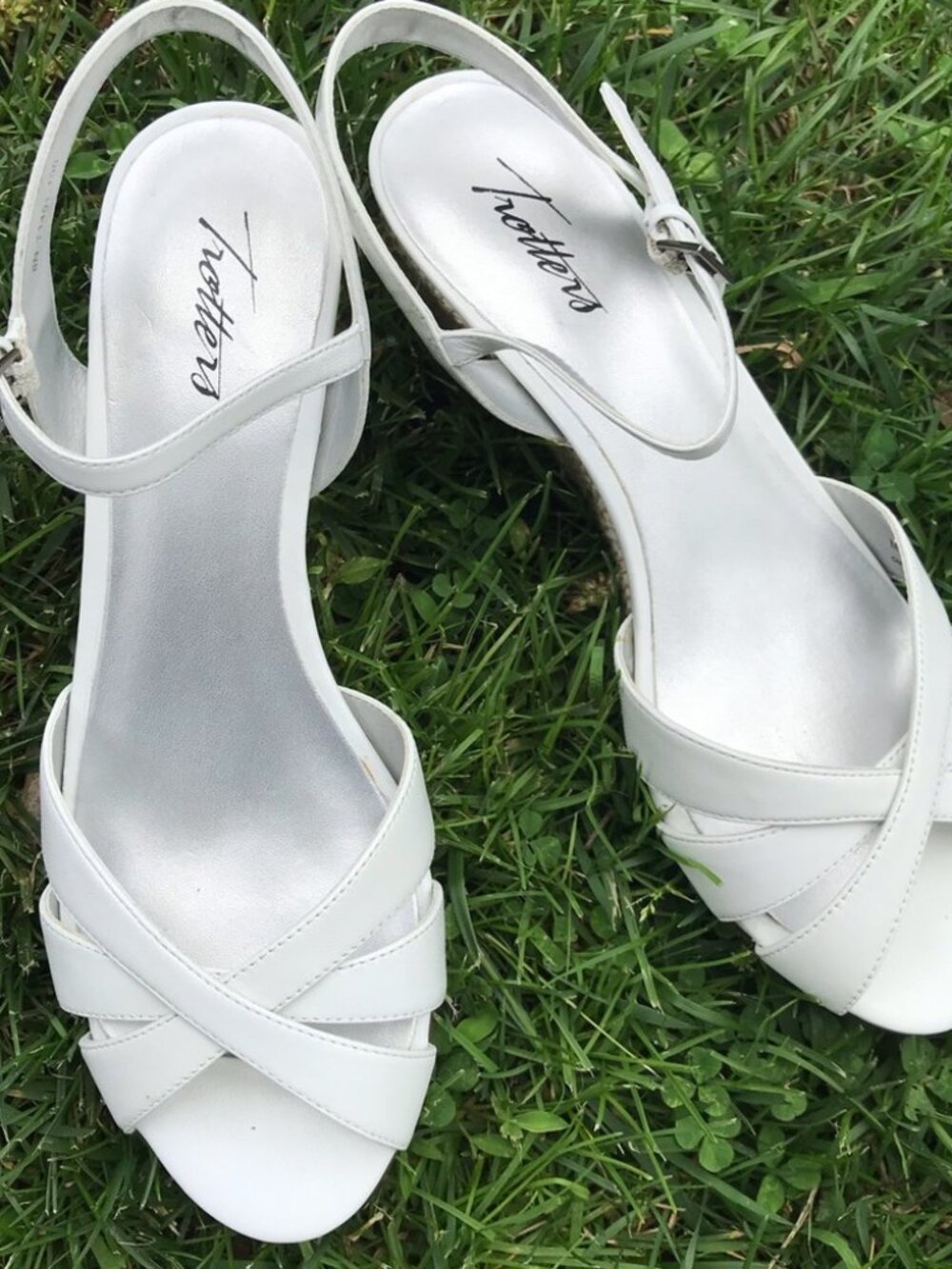 💕 3/$25 💕 Trotters Low Wedge Sling Back Sandals Size 9-1/2 N